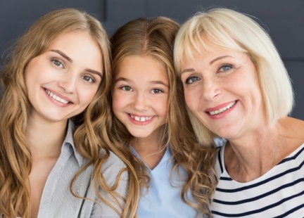 Za kogo pokutujesz? O niewidzialnym suficie i solidarności, która blokuje życie