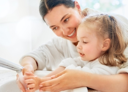 Jakie są najczęstsze drogi zakażenia pasożytami u ludzi i jak można im zapobiega