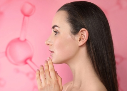 Jakie czynniki wpływają na spadek produkcji kolagenu w organizmie wraz z wiekiem