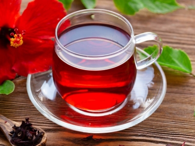 Herbata z hibiskusa – dlaczego warto ją pić